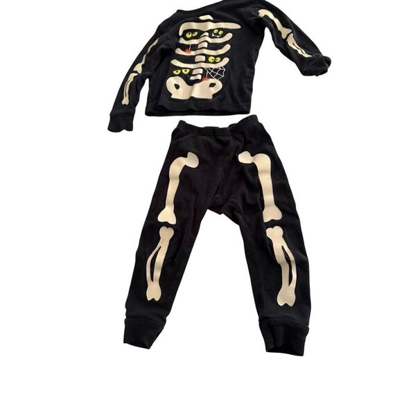 Carter’s sz 2T PJS skeleton glow in the dark pajamas Halloween long sleeve - Picture 1 of 4